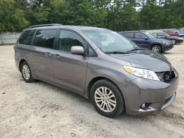 2015 TOYOTA SIENNA XLE  