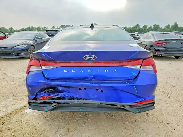 2022 HYUNDAI ELANTRA SE  