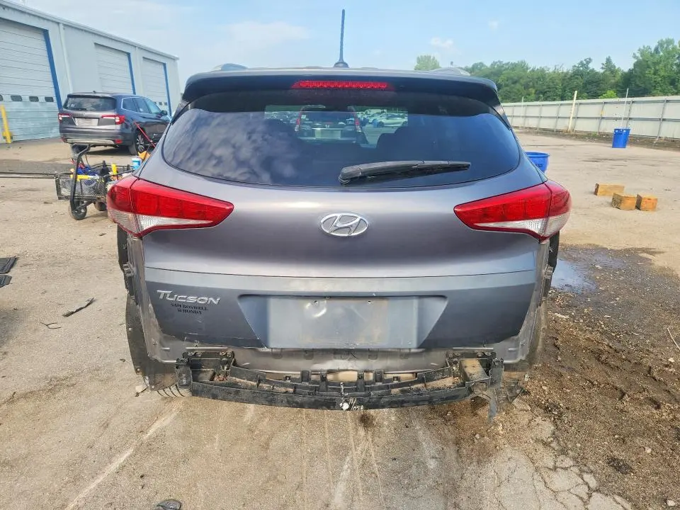 2016 HYUNDAI TUCSON SE  