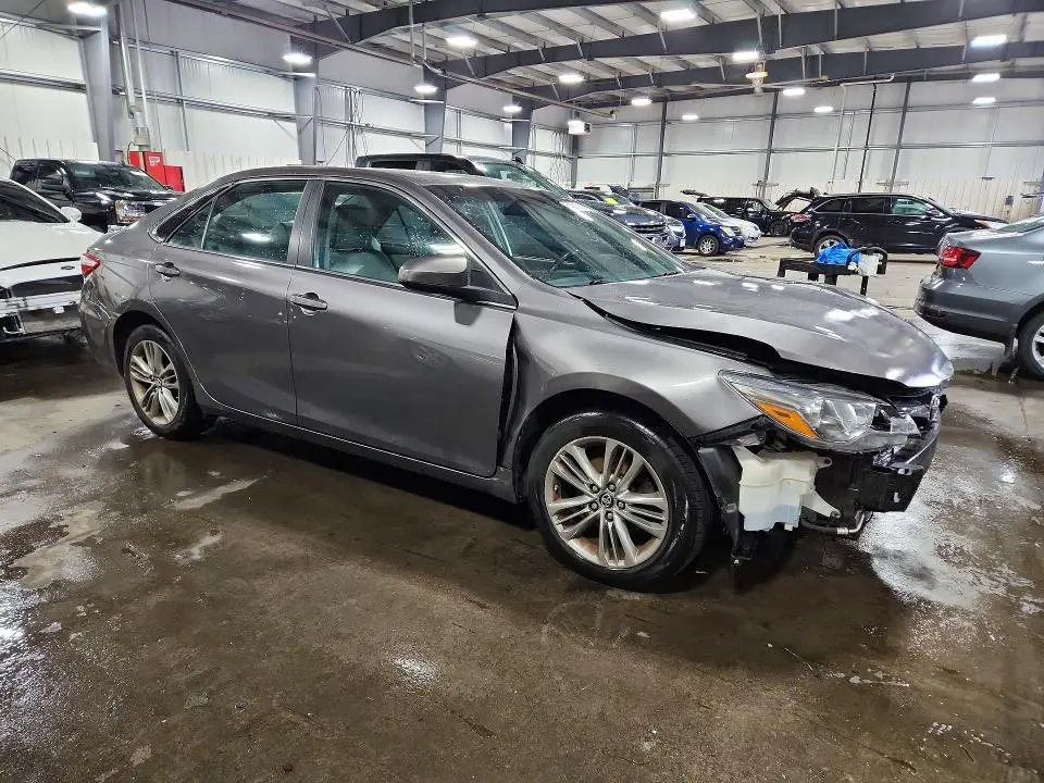 2016 TOYOTA CAMRY SE  
