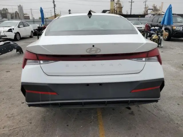 2024 HYUNDAI ELANTRA SE  