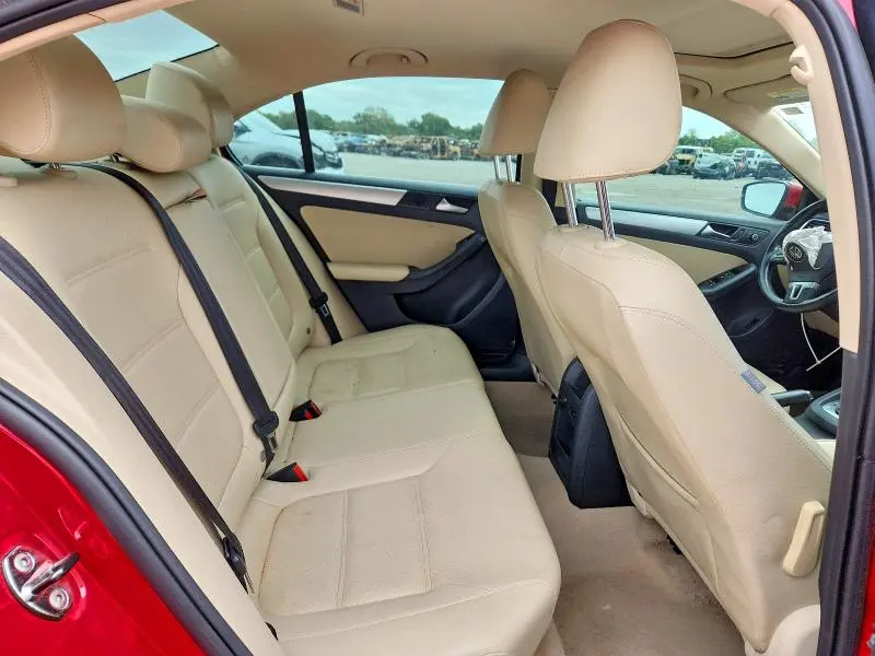2013 VOLKSWAGEN JETTA SE  