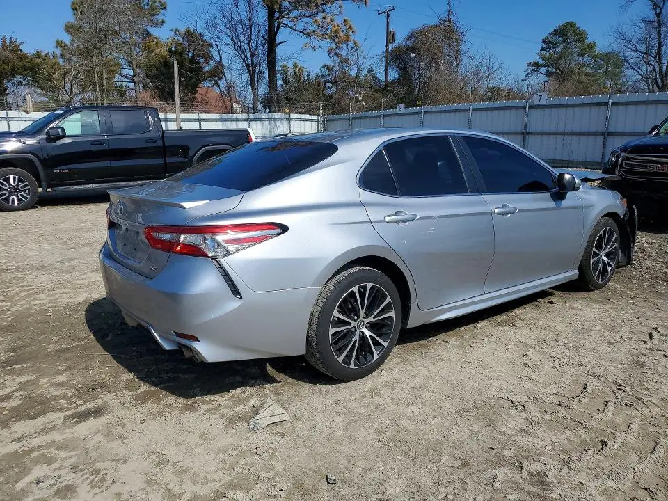 2018 TOYOTA CAMRY SE  
