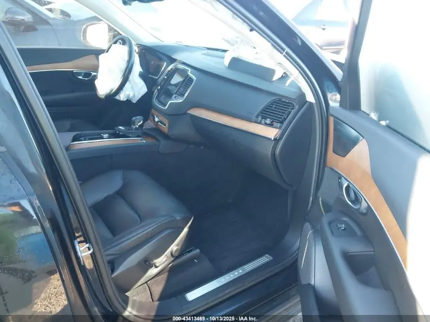 2022 VOLVO XC90 T6 MOMENTUM 7 PASSENGER
