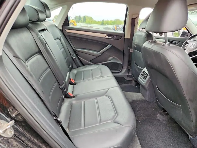 2015 VOLKSWAGEN PASSAT SE  