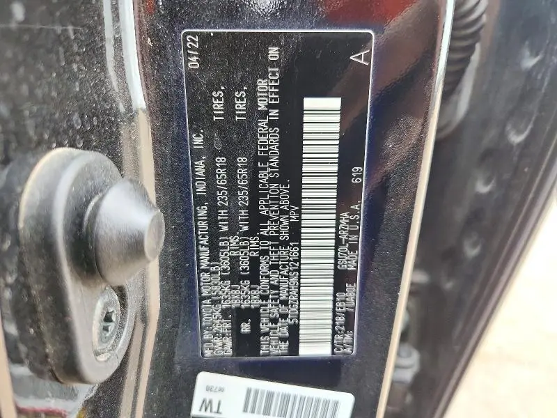 2022 TOYOTA HIGHLANDER XLE  