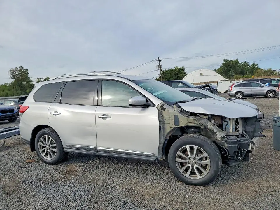 2016 NISSAN PATHFINDER SL  