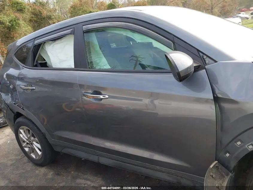 2016 HYUNDAI TUCSON SE