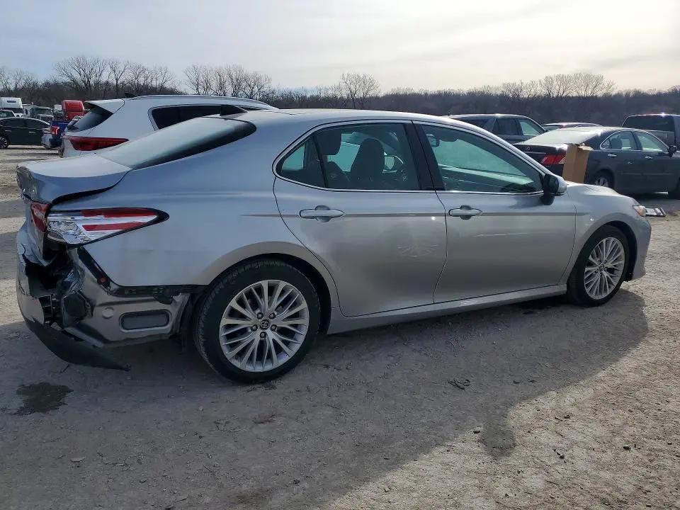2019 TOYOTA CAMRY XLE  