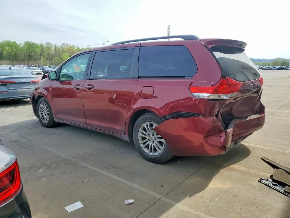 2011 TOYOTA SIENNA   