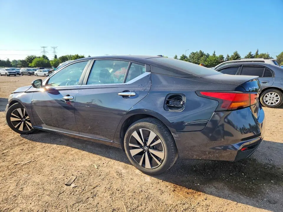 2021 NISSAN ALTIMA SV  
