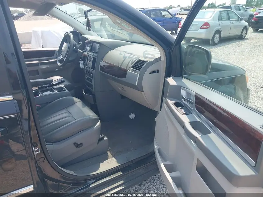 2010 CHRYSLER TOWN & COUNTRY TOURING
