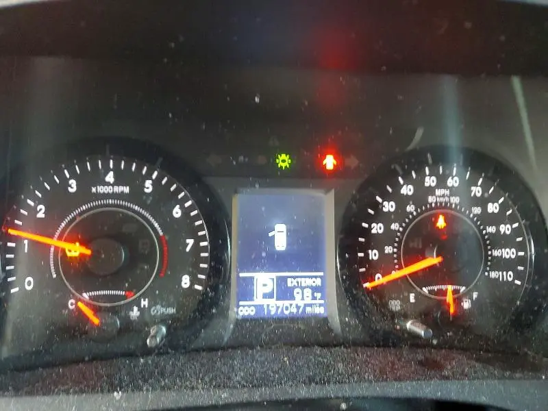 2016 TOYOTA SIENNA LE  