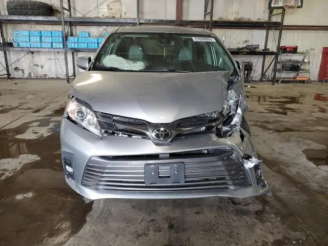 2020 TOYOTA SIENNA XLE  