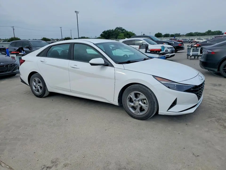 2023 HYUNDAI ELANTRA SE  