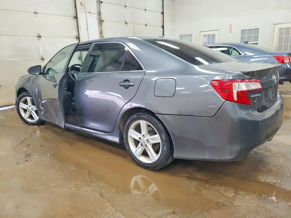 2014 TOYOTA CAMRY SE  