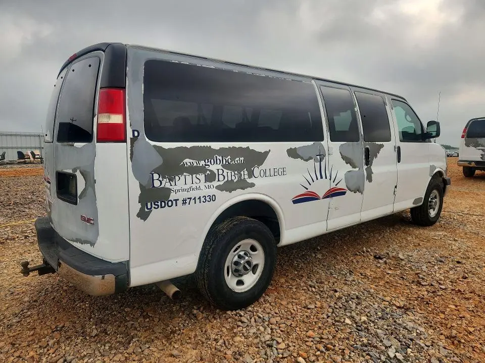 2010 GMC SAVANA G3500 LT  
