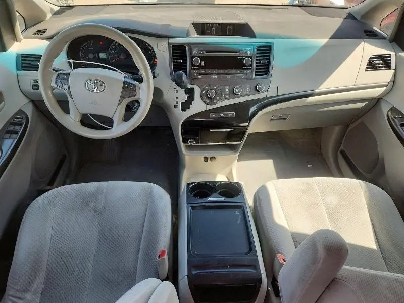 2011 TOYOTA SIENNA LE  