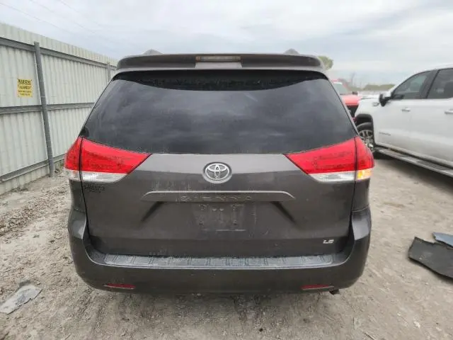 2013 TOYOTA SIENNA LE  
