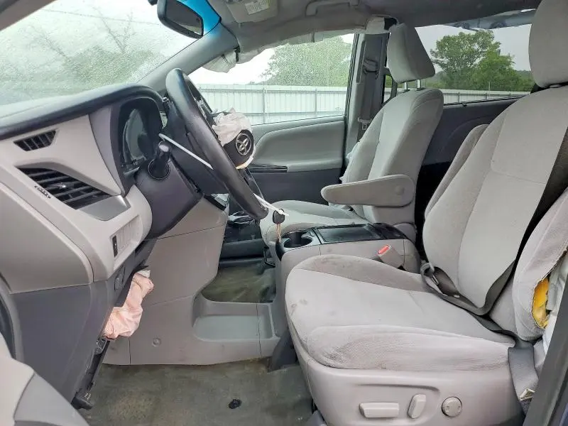 2017 TOYOTA SIENNA LE  