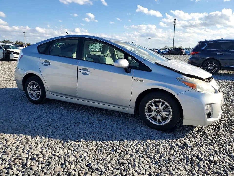 2010 TOYOTA PRIUS III  