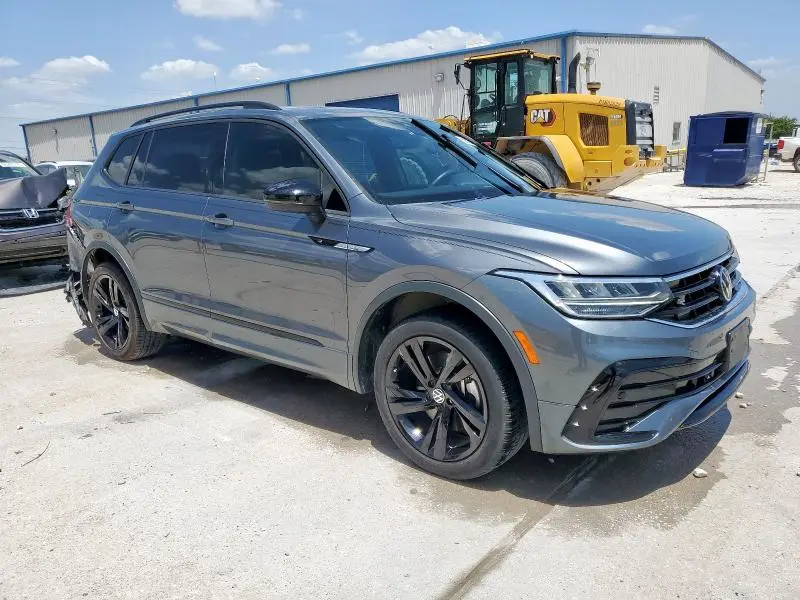 2023 VOLKSWAGEN TIGUAN SE R-LINE BLACK  