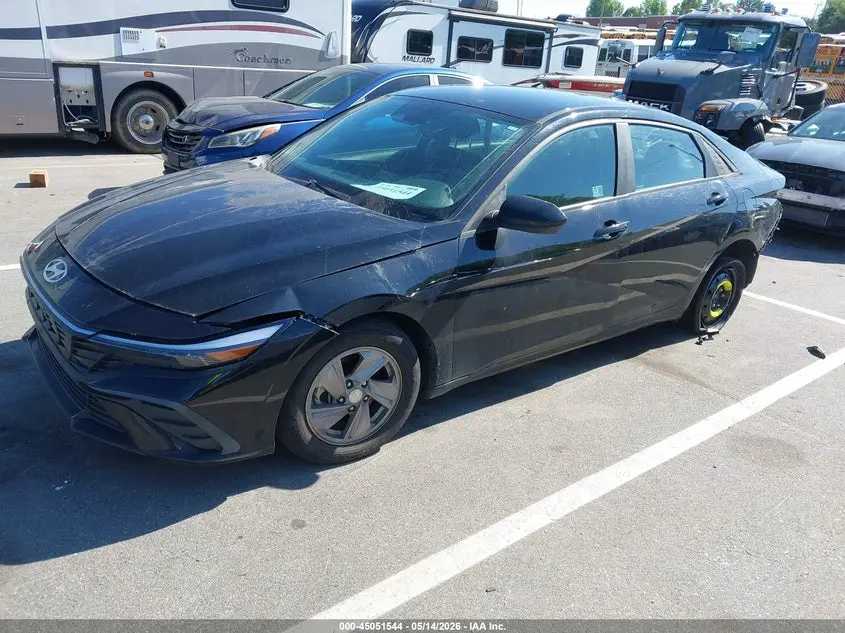 2024 HYUNDAI ELANTRA SE