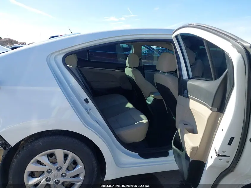 2018 HYUNDAI ELANTRA SE