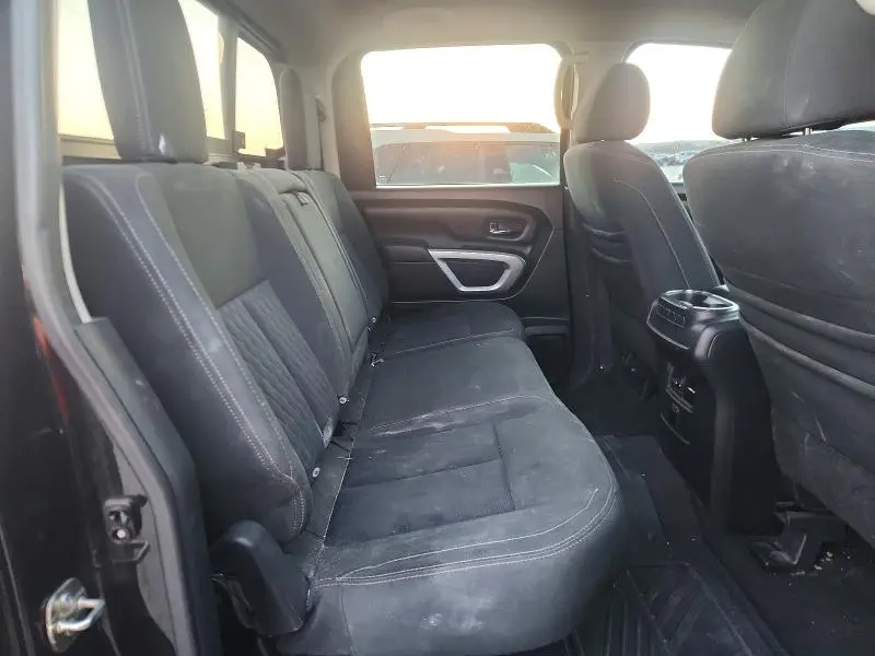 2017 NISSAN TITAN SV  