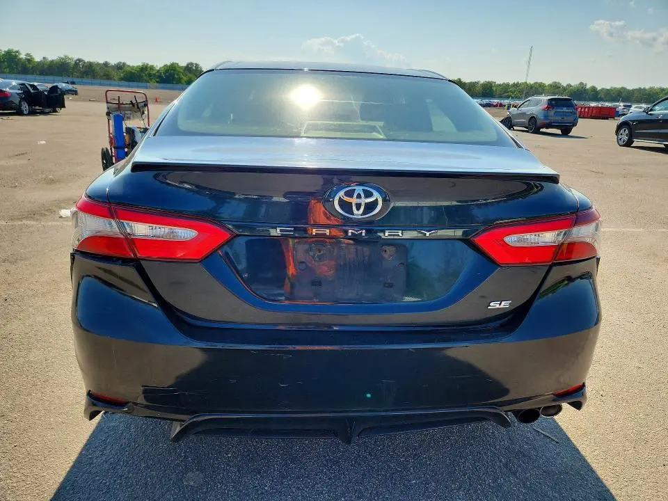 2018 TOYOTA CAMRY SE  