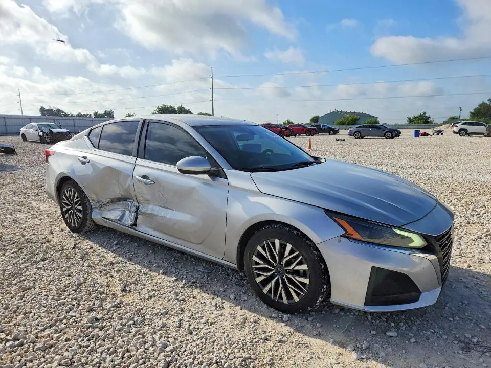 2023 NISSAN ALTIMA SV  