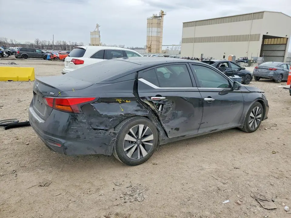 2022 NISSAN ALTIMA SV  