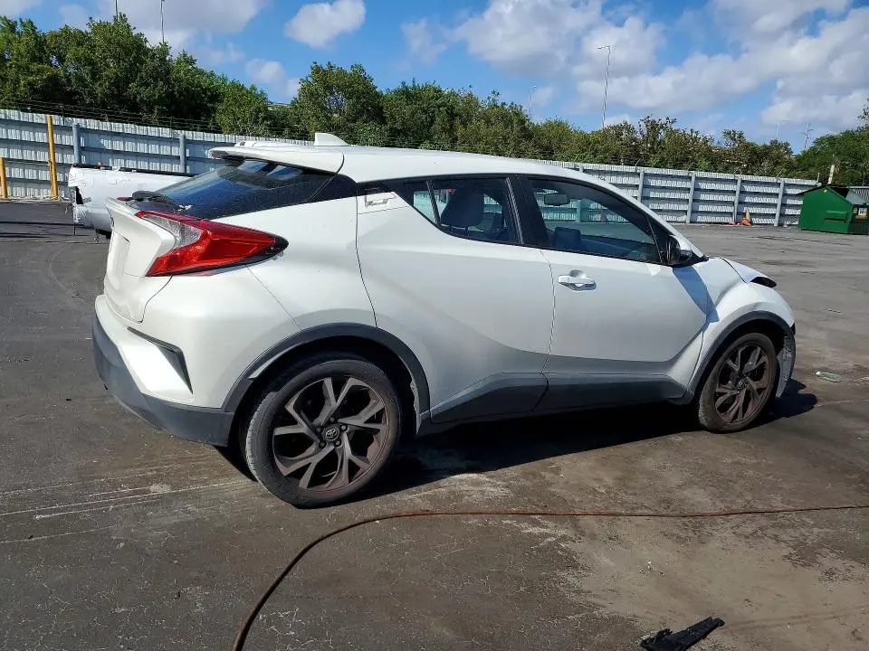 2019 TOYOTA C-HR XLE  
