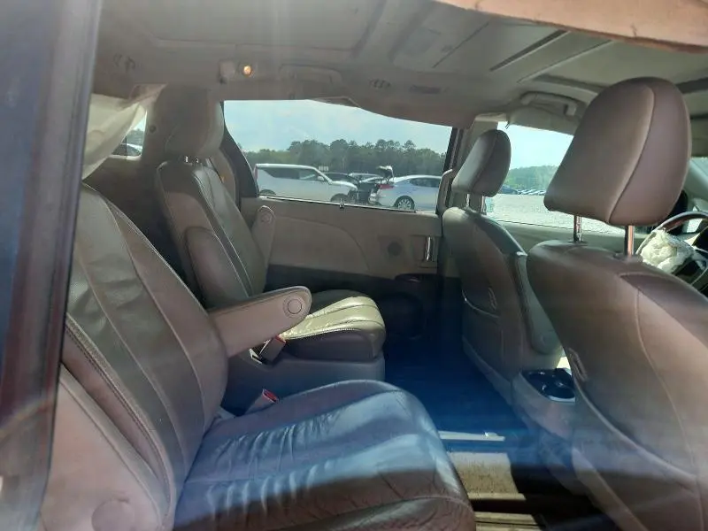 2014 TOYOTA SIENNA LIMITED 7-PASSENGER  