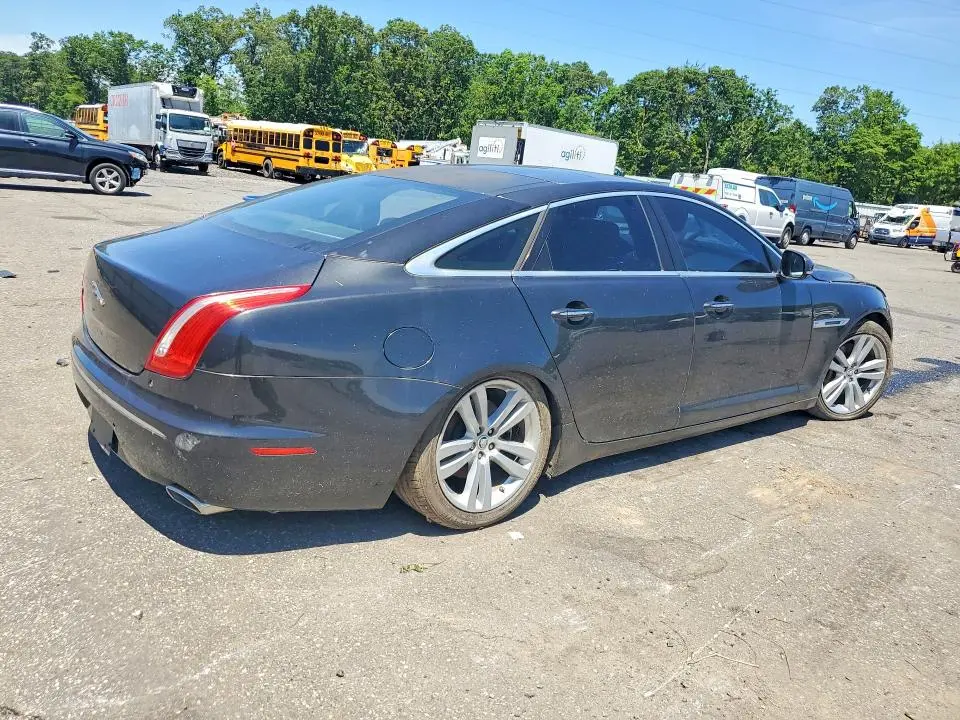 2011 JAGUAR XJ   