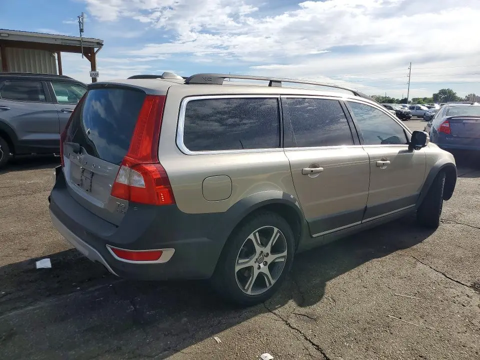 2011 VOLVO XC70 T6  
