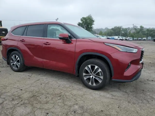 2022 TOYOTA HIGHLANDER XLE  