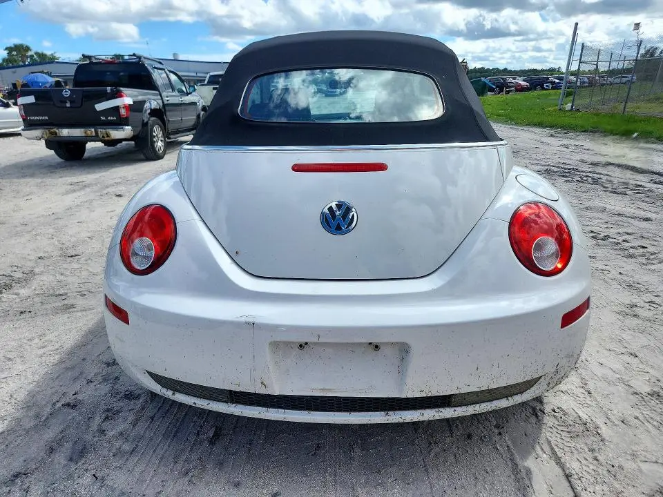 2010 VOLKSWAGEN NEW BEETLE 2.5L  