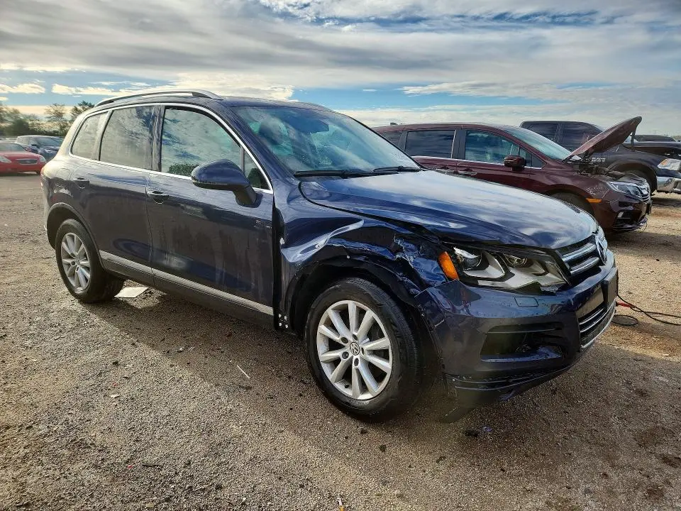 2013 VOLKSWAGEN TOUAREG V6  