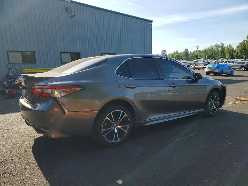 2018 TOYOTA CAMRY SE  