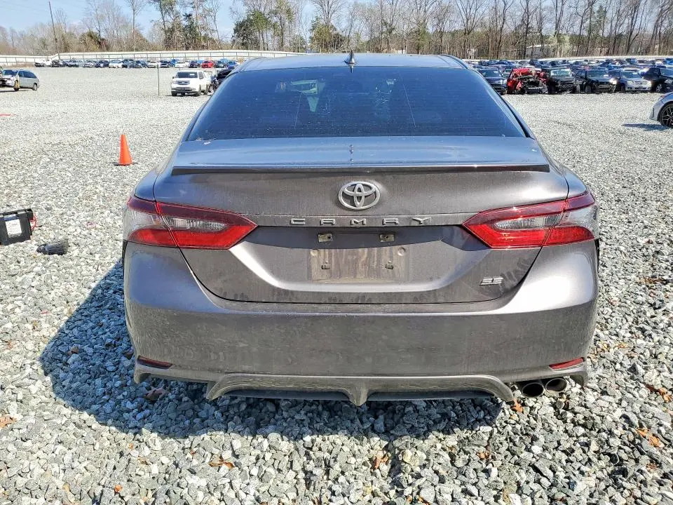 2022 TOYOTA CAMRY SE  