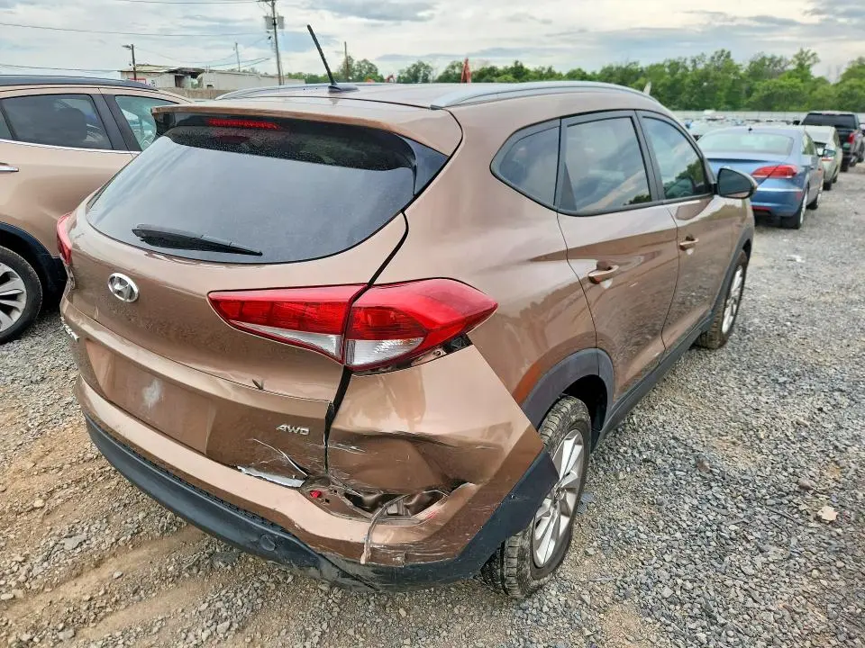 2016 HYUNDAI TUCSON SE  