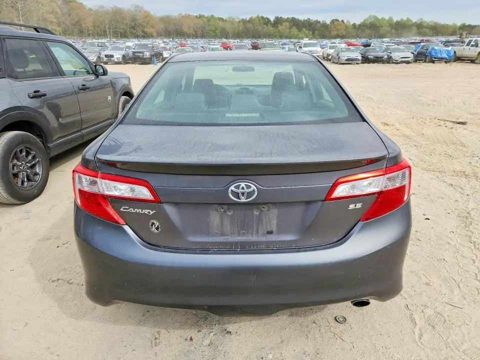2013 TOYOTA CAMRY SE  