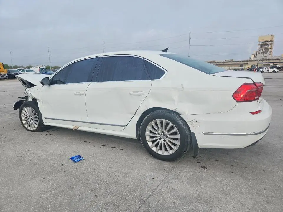 2016 VOLKSWAGEN PASSAT SE  
