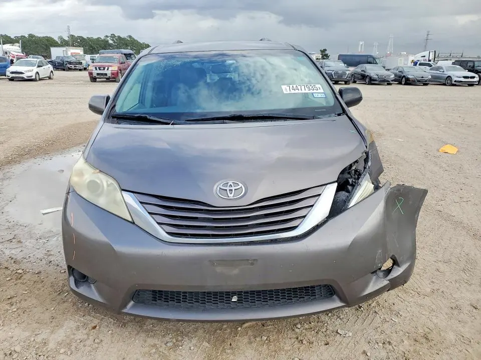 2016 TOYOTA SIENNA LE 8 PASSENGER  