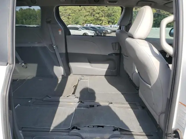 2020 TOYOTA SIENNA XLE