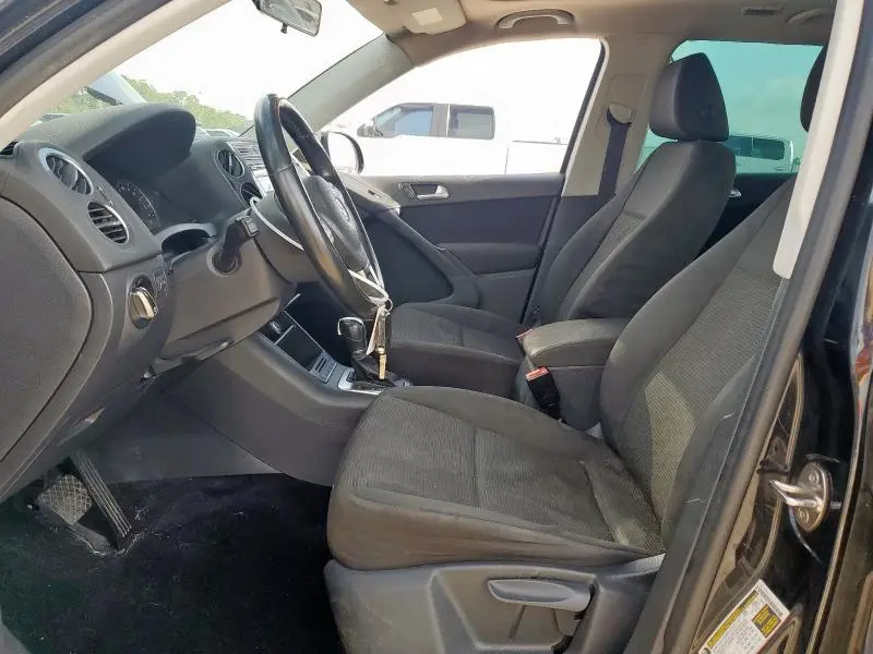 2013 VOLKSWAGEN TIGUAN S