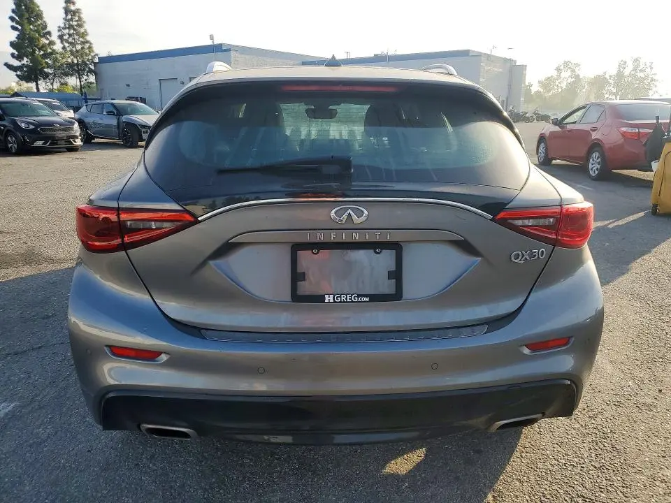 2019 INFINITI QX30 LUXE  