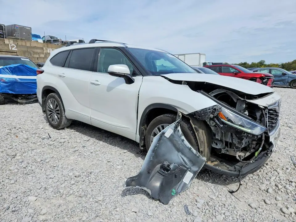 2022 TOYOTA HIGHLANDER PLATINUM  