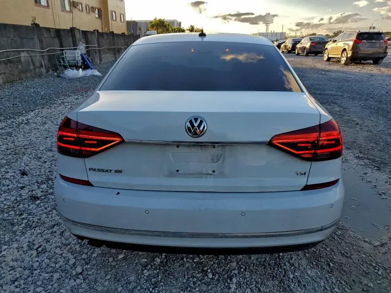 2017 VOLKSWAGEN PASSAT SE  